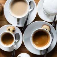 给当代打工人续命的，是奶茶还是咖啡？