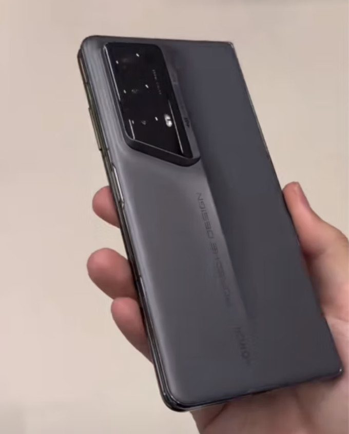 荣耀是不是不自量力啊直接叫板华为折叠屏旗舰