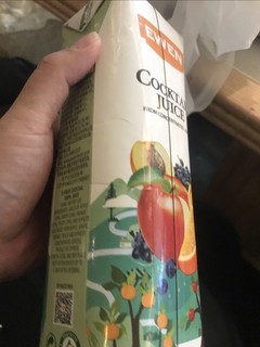 一瓶补充多种果汁营养。