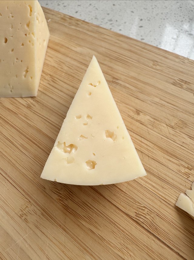 这么一大块奶酪，根本吃不完