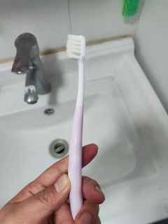 软毛牙刷，呵护你的牙齿！