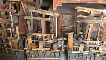 在农村50块收了个板凳，转手卖了15万，这些木头老物件可能全是宝