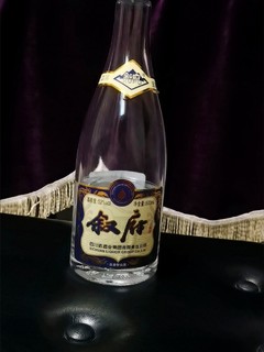  叙府大曲蓝金版52度浓香型白酒：纯粮酿造，品味传统