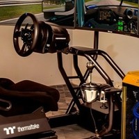 曜越Tt 发布 GR500 赛车虚拟驾驶舱，能装罗技等虚拟座舱装备
