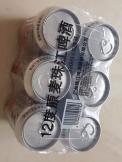 珠江原麦啤酒，畅享休闲时光！