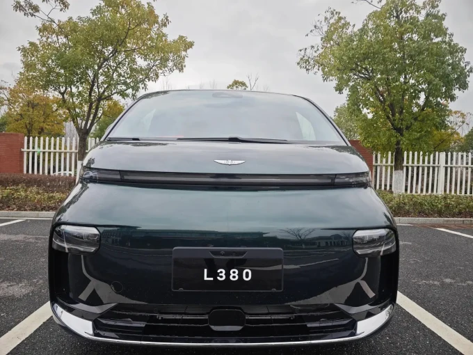 继公路高铁理想mega上市后吉利又带来了陆地空客levc翼真l380