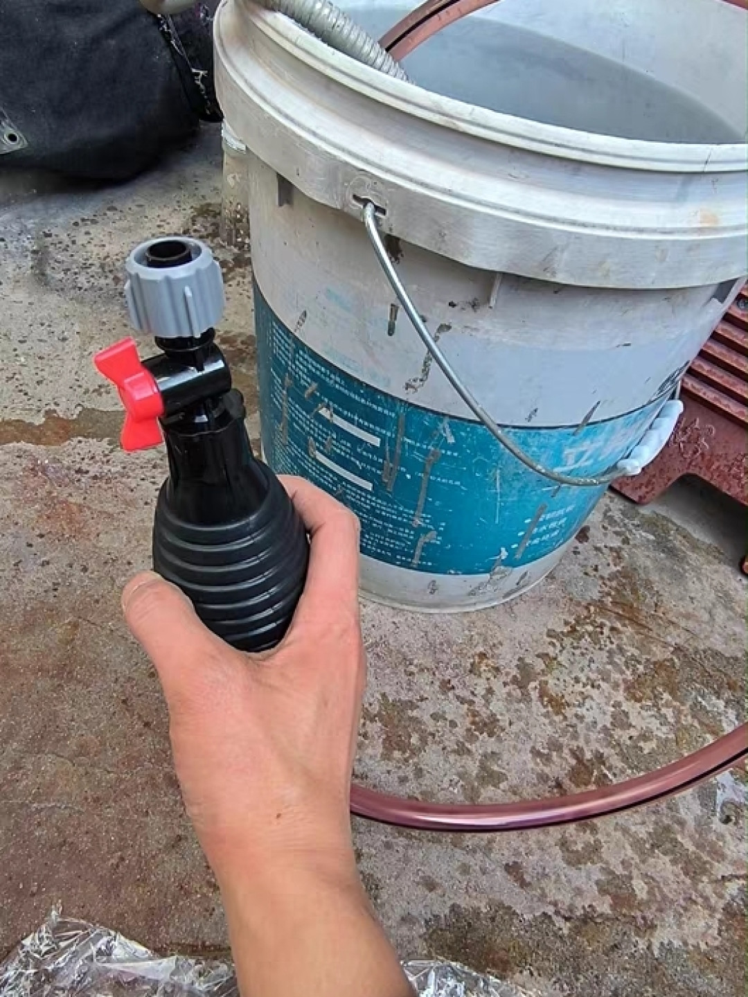 安利一下特殊的抽油神器 手动吸水抽水抽酒器自吸抽油泵抽油管汽车吸