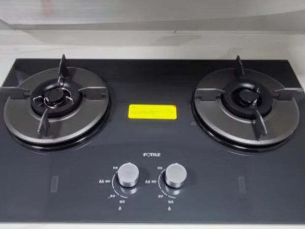 顶侧一体，智能联动的方太抽吸油烟机灶具套装。