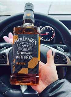 打工人的浪漫就是下班后的一杯杰克丹尼威士忌