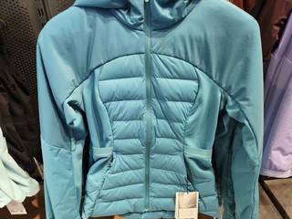 lululemon这款羽绒服款式还真好看