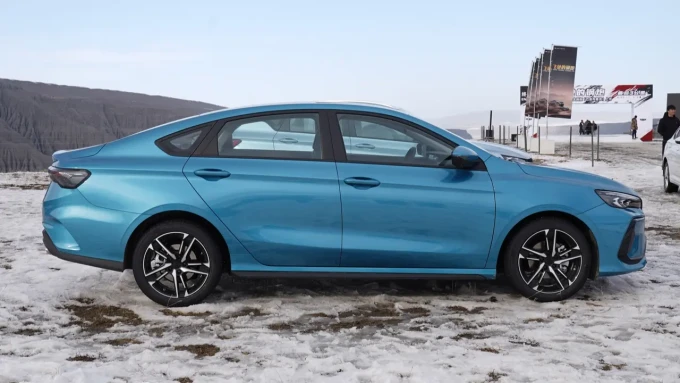 吉利缤瑞cool龙腾版来了!新增苍穹蓝外观配色,内饰配置提升