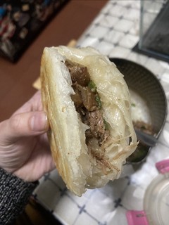 自己做肉夹馍的好处就是肉能夹多少夹多少