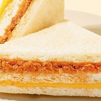 光明肉松三明治：一口面包，满嘴肉松