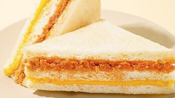 光明肉松三明治：一口面包，满嘴肉松