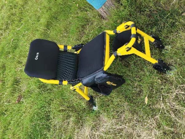 可以折叠背在身上的钓椅！