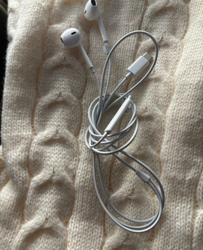 苹果耳塞式耳机