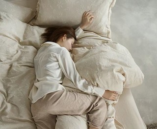 你不知道的事,睡觉夹被子,有利于睡眠质量