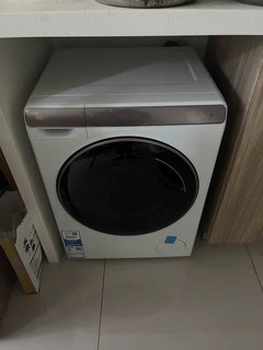 这款洗衣机结合了高效洗涤、除菌除螨和节能环保等多项功能，为家庭提供了安全、便捷的洗衣体验。