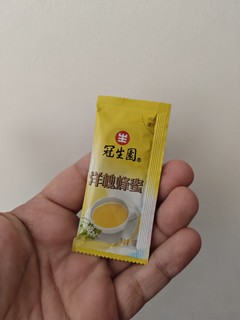 冠生园洋槐蜂蜜，独立包装喝起来更方便！