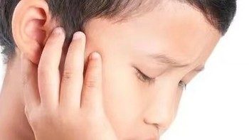 怕孩子用耳机学习影响听力？佩戴耳机时，除了时间和音量，这点更重要