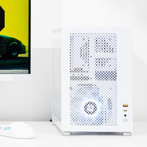 MATX 也紧凑：华硕小吹雪S+宏碁掠夺者+索泰 RTX4080 SUPER 月白装机展示