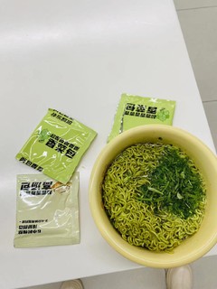 不来一碗香菜方便面吗？