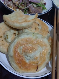 打工人的午餐，五香牛肉，生可乐，葱油饼