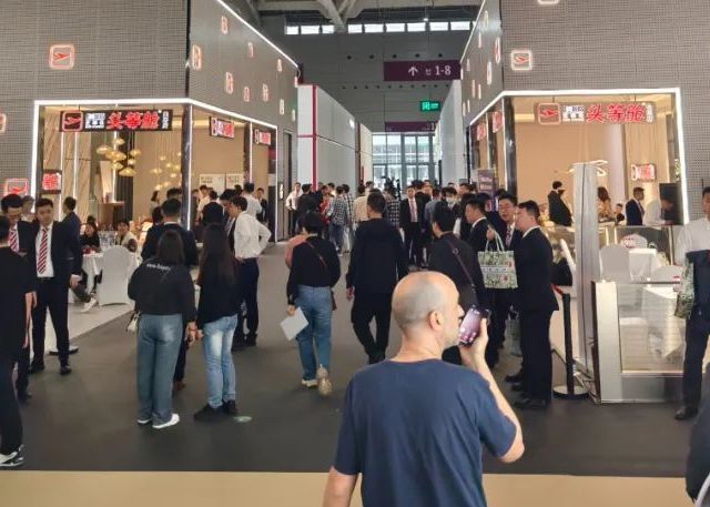 主编探展｜智、潮、闯、设，深圳家具展透露家居行业4大风向！