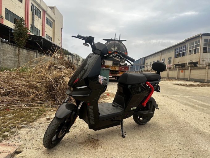 小牛f200电动车通勤新伙伴