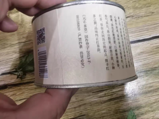 熬夜加班时可以泡一杯红茶。