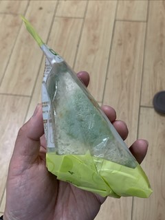 便宜管饱的比比赞彩虹芋泥肉松三明治