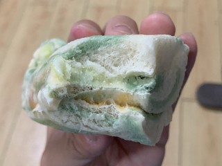 便宜管饱的比比赞彩虹芋泥肉松三明治