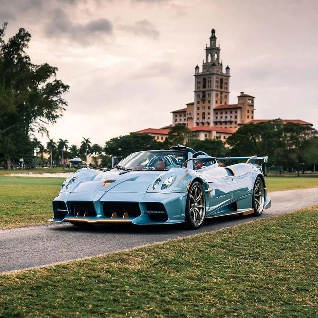 第一辆交付的帕加尼 Huayra Imola Roadstericon