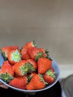 丹东红颜99草莓礼盒：新鲜水果的味蕾盛宴