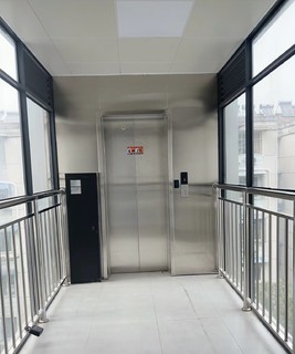 隔壁这样的一个电梯买不买