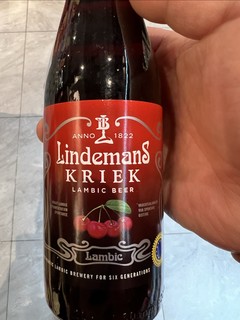 下班了，跟同事们一起分享一些林德曼的樱桃啤酒