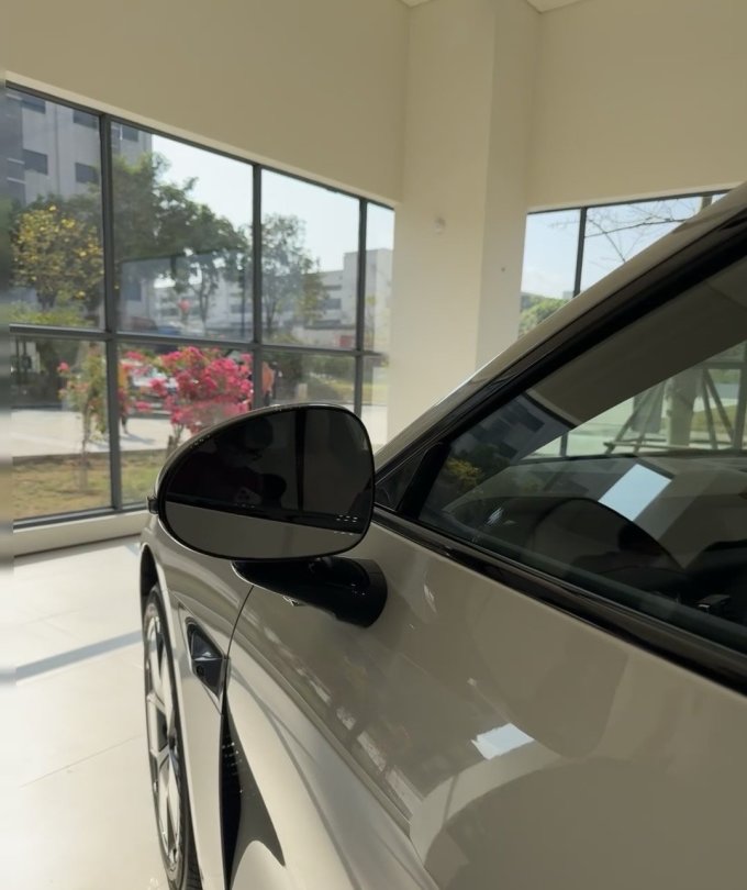 妞白天刚好看了展车,历史级别的没的说,关键是这个后视镜,一种浓浓的