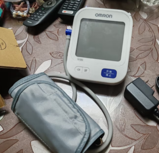 欧姆龙（OMRON）电子血压计家用上臂式智能加压高精准原装医用级血压计U725A