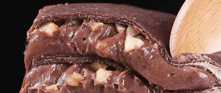 榛子巧克力榴莲千层蛋糕：一款让你一口上瘾的新网红美食！