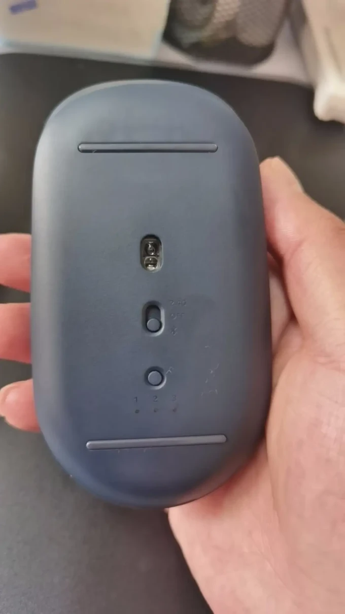 华为cd23-c鼠标怎么样 果真连接华为笔记本很速度,放在旁边直接点击