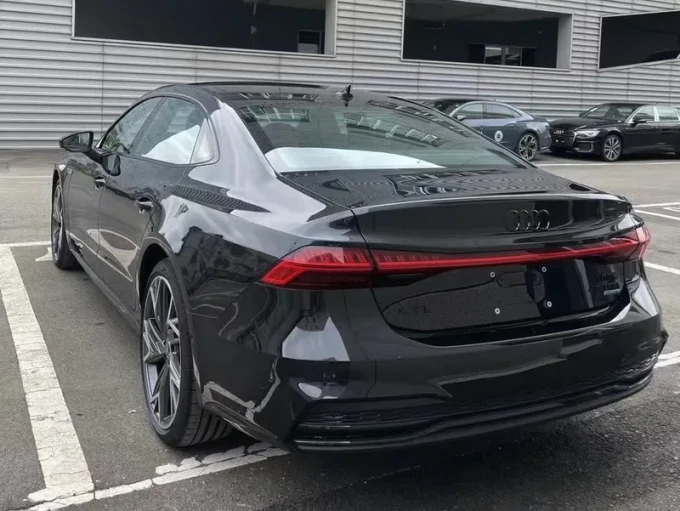 2024-03-30 15:05:11奥迪a7licon实拍图!