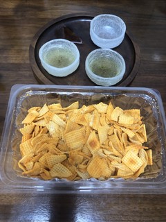 出行踏春好零食｜盒装的蒸米锅巴，香脆脆口感好，量大管够还便宜！