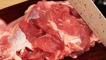 内蒙古美食探秘！原切带皮去骨羔羊前腿肉，你尝过吗？