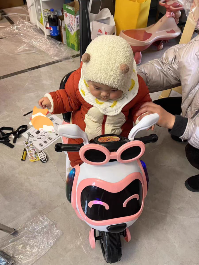 儿童电动摩托车三轮车男女孩宝宝电瓶车小孩可坐人充电遥控玩具车