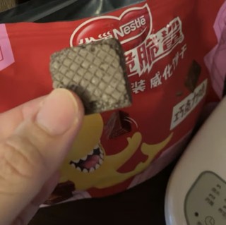 雀巢（Nestle）脆脆鲨休闲零食一口脆威化饼干 儿童早餐点心 浓醇可可味105g