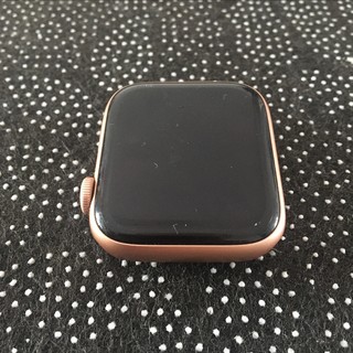 Apple Watch自己戴还行，送给长辈就免了吧。
