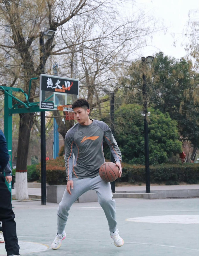 当前位置:>社区首页>运动户外>体育项目>篮球>笔记详情>680_877竖版