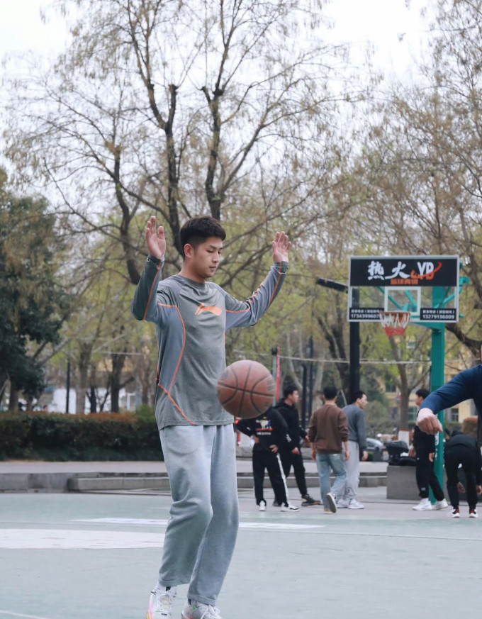 当前位置:>社区首页>运动户外>体育项目>篮球>笔记详情>680_873竖版