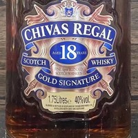 酒要一起喝 篇二十四：一瓶很有架子的芝华士18年的苏格兰调配型威士忌，它是打了架子的，共有1.75升