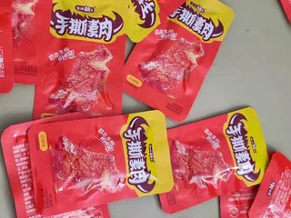 盐津铺子手撕素肉：踏青必备的香辣小零食